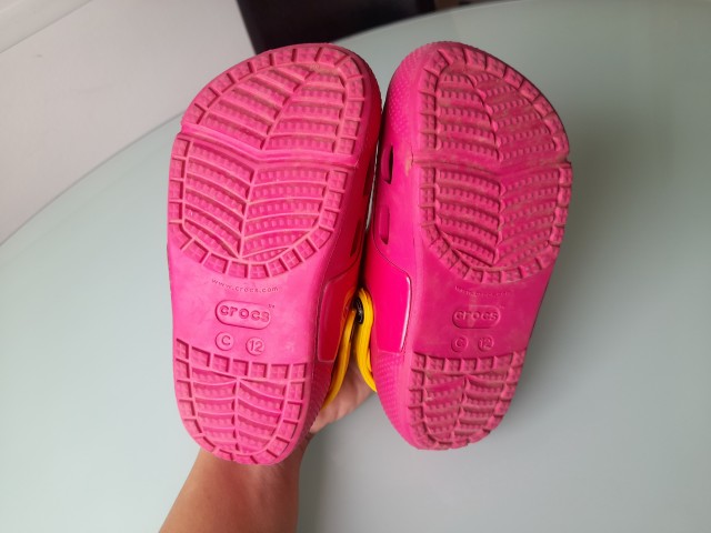 Crocs C12 z lučkami (pink barve)  - foto