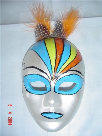 Mavrična maska s perjem 