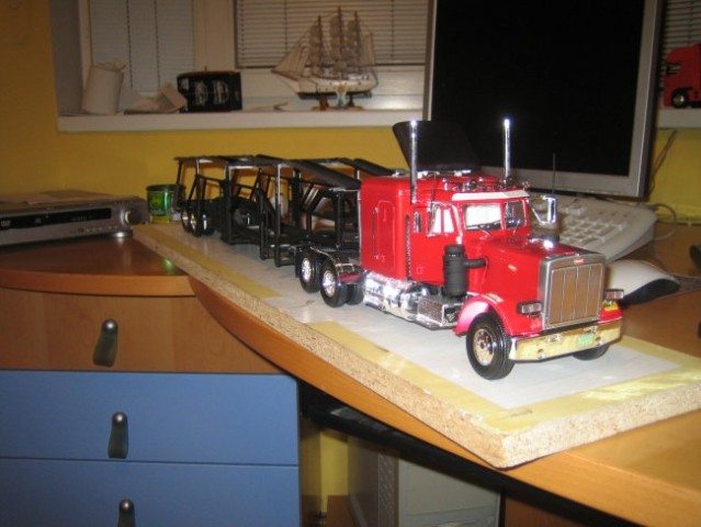 Revell prestige car transporter - foto