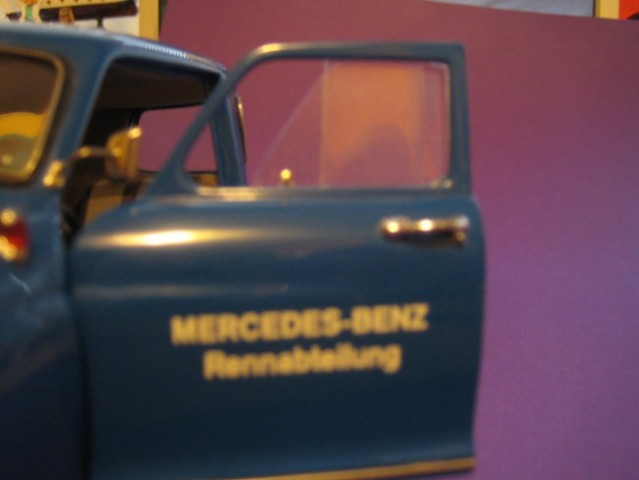 1/18 CMC mercedes benz transporter - foto