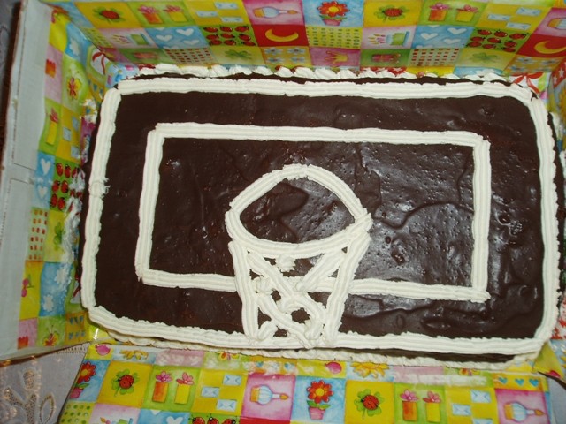 čokoladna torta za malega košarkarskega navdušenca