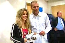 La cantante Shakira presencio el derbi Real – Atletico el pasado sabado. El presiden