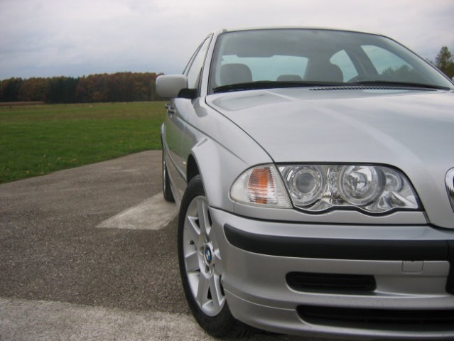 BMW 320d - nove luci - foto