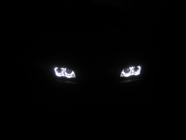 BMW 320d - nove luci - foto