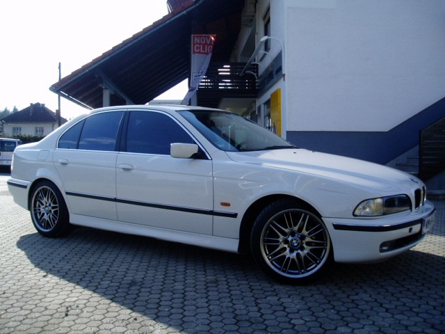 BMW 528i - foto