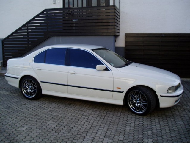 BMW 528i - foto