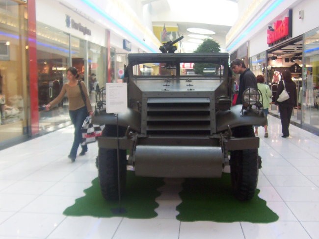 City Park:Razstava vojaških vozil - foto povečava