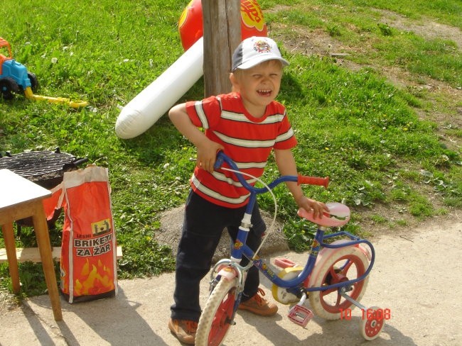 VSAK DAN SEM VEČJI - foto povečava