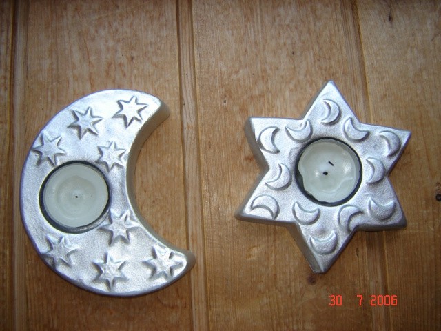 Lunca in zvezdica iz keramične mase, pošpricani z srebrnim sprejem 