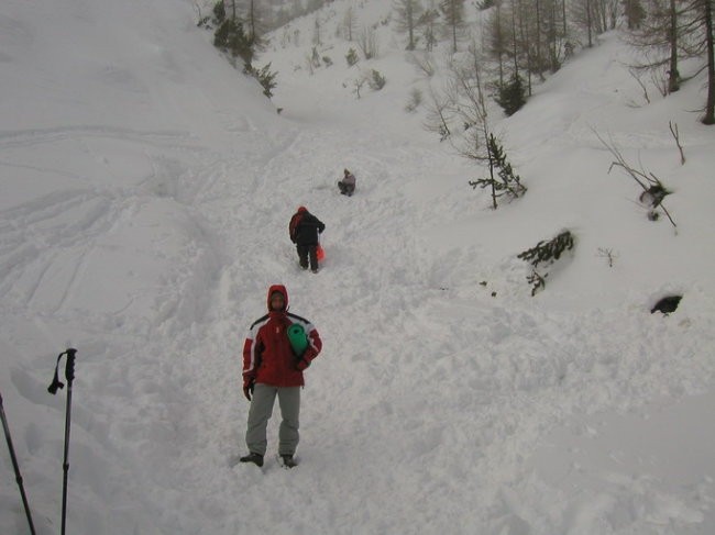 Vršič Zimski tabor - Lavine 11-12.3.05 - foto povečava