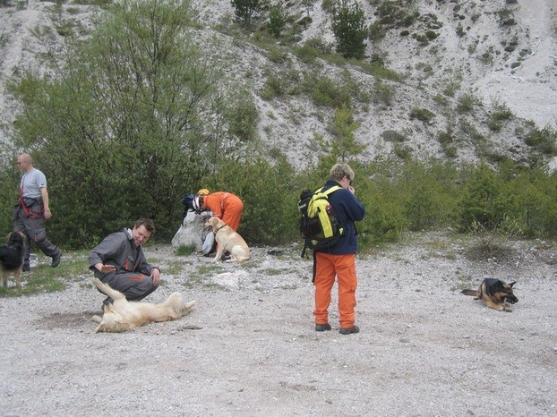 Vaja Enot reševalnih psov v Tržiču, maj 2005 - foto povečava