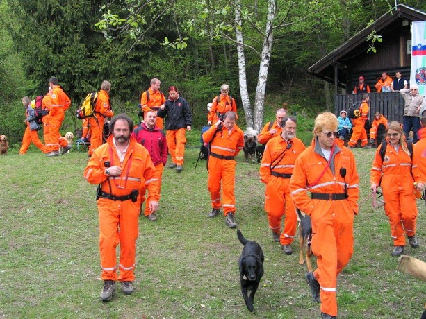 Vaja Enot reševalnih psov v Tržiču, maj 2005 - foto