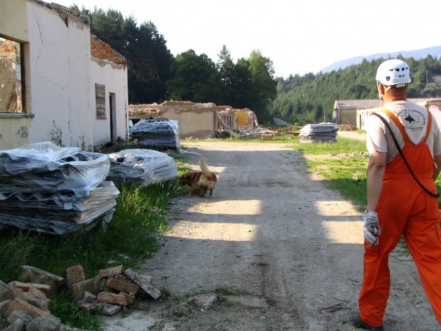 Rakek-vojasnica-rusevina,16.07.2005 - foto