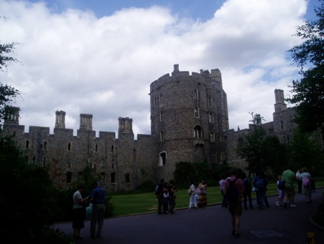 Wndsor castle...kraljica pravi, da je to njeni pravi dom :D