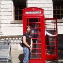 v Londoni pred govorilnico