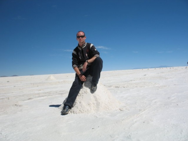 Considered the world's largest salt pan with a surface area of some 12,000 sq. km., the Sa