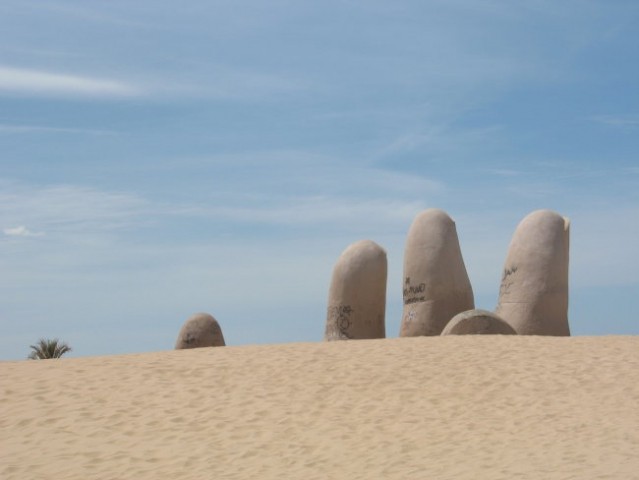 The sculpture-hand at Punta del Este