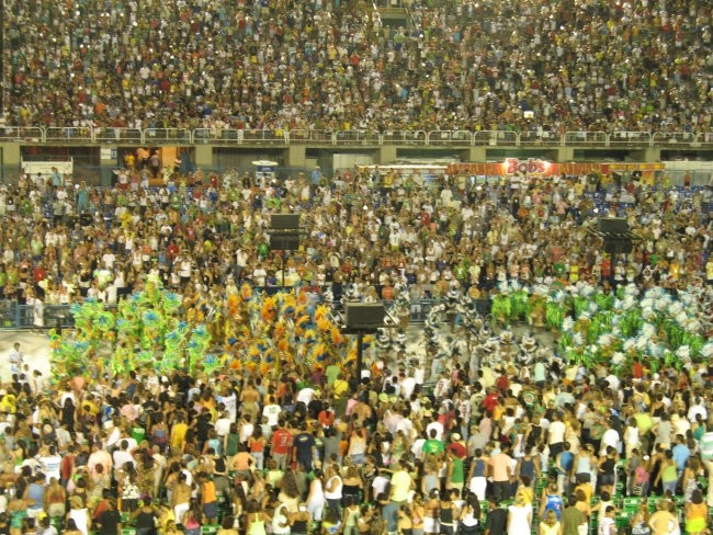 The Carnival comes with a lot of people, good food, color and of course the Samba dance