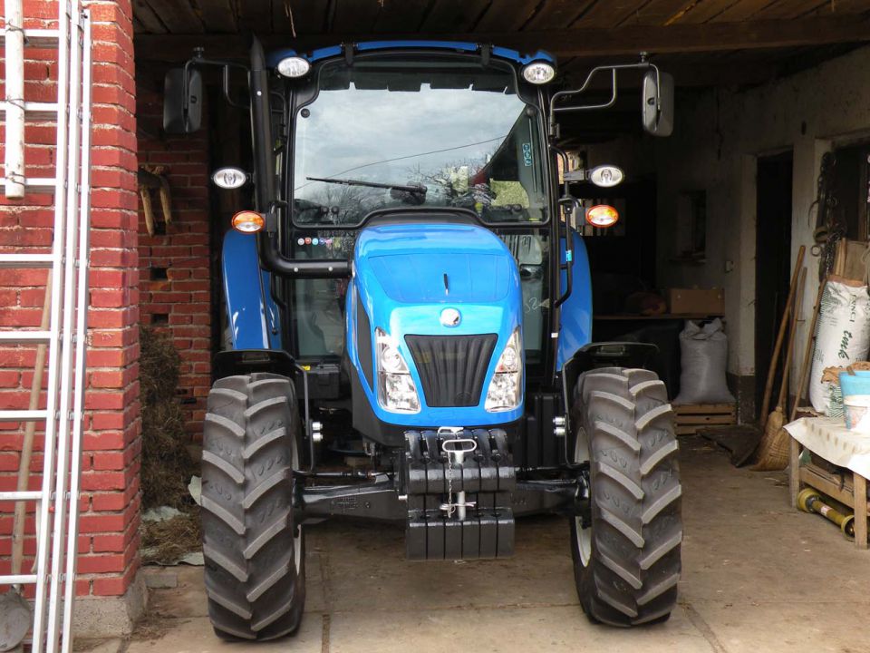 Traktor NEW HOLLAND T4 POWERSTAR - foto povečava