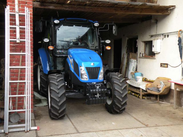 Traktor NEW HOLLAND T4 POWERSTAR - foto