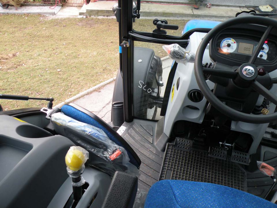 Traktor NEW HOLLAND T4 POWERSTAR - foto povečava