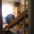 otroška soba, pogled na V, tla: parket