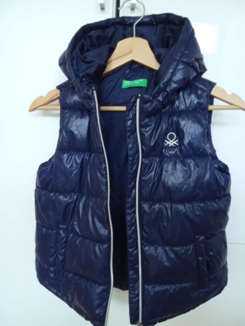 Brezrokavnik puhovka benetton M, 130 cm - foto