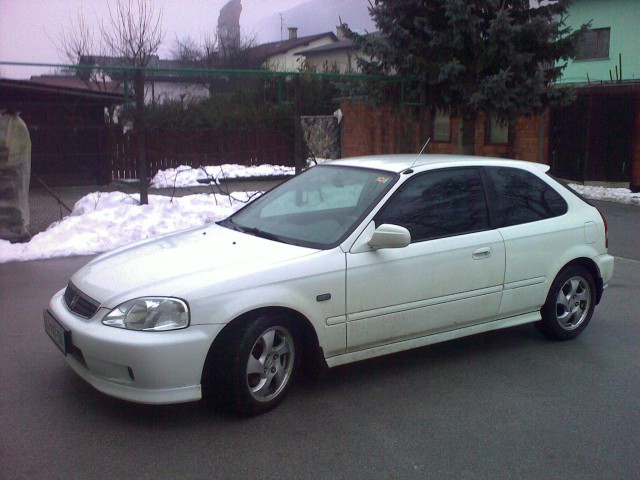 Honda Civic HB 99 VTi - foto