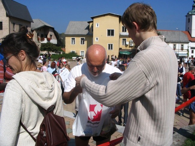 Rokov tek, 24. 9. 2005 - foto Vesna Zidar - foto povečava