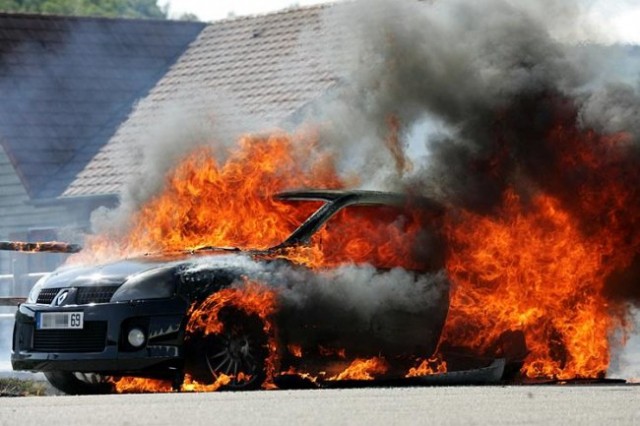 Clio burning - foto