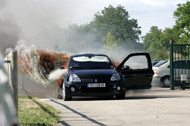 Clio burning - foto povečava