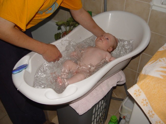 Gal 4. mesec - foto povečava