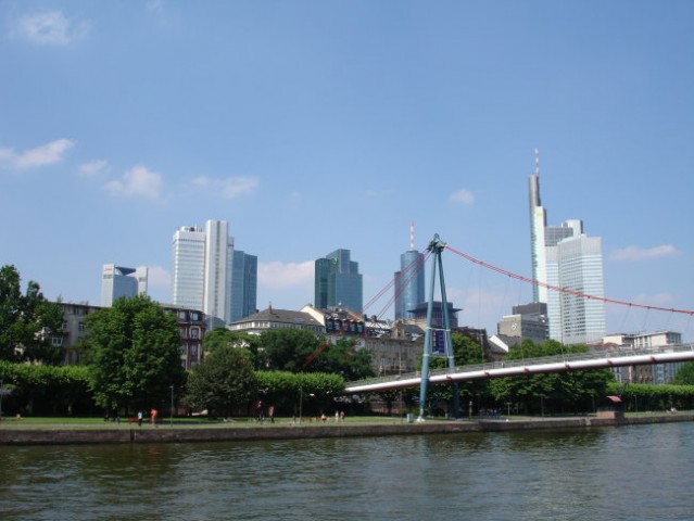 Frankfurt skyline ...