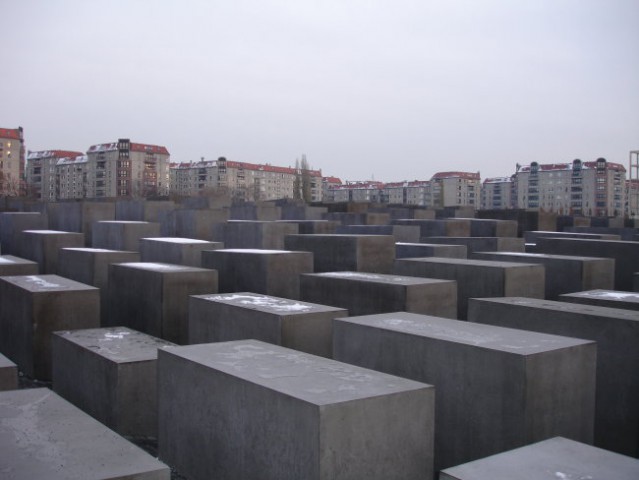 Spomenik umrlim Judom v 2.svet.vojni v centru Berlina