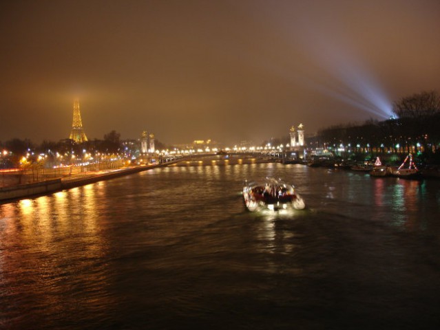 Pariz ponoci ... da bi se clovek vanj kar zaljubil !!! :-)