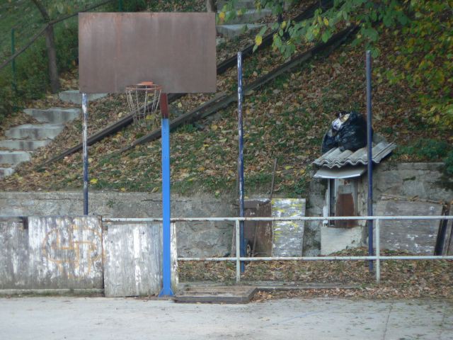 Drugacen trzic - foto povečava