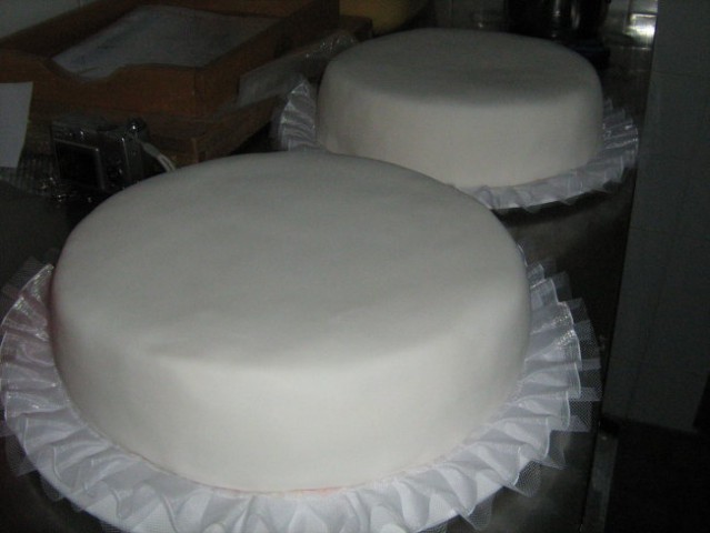Zgornje dve poročne torte