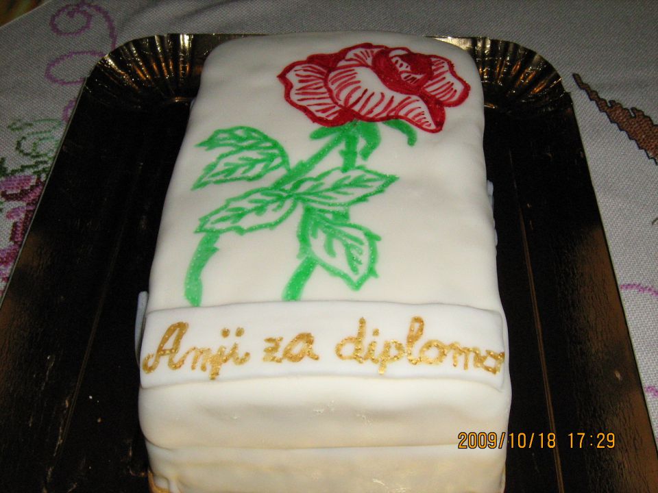 torta šatulja za diplomo