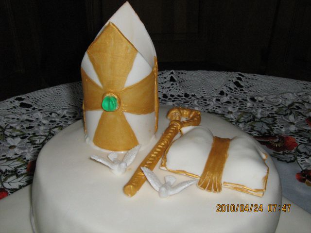 škofova kapa,palica in sveto pismo