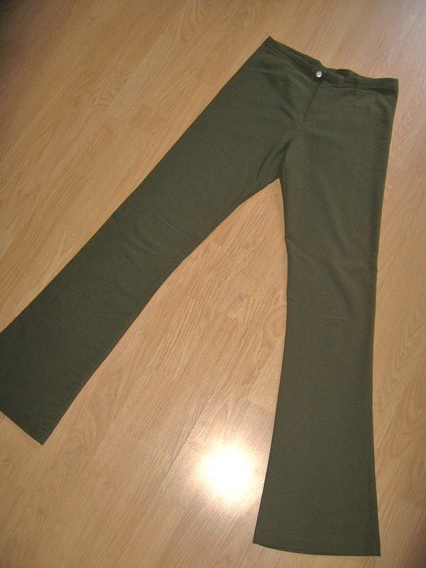 vojaško zelene hlače, vel.36, cena: 6€