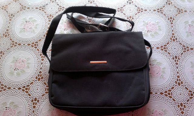 črna torbica, 6€
