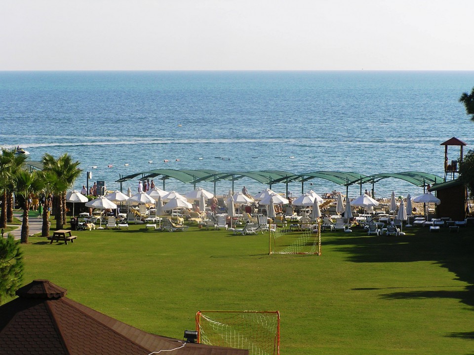 pogled na hotelsko plažo