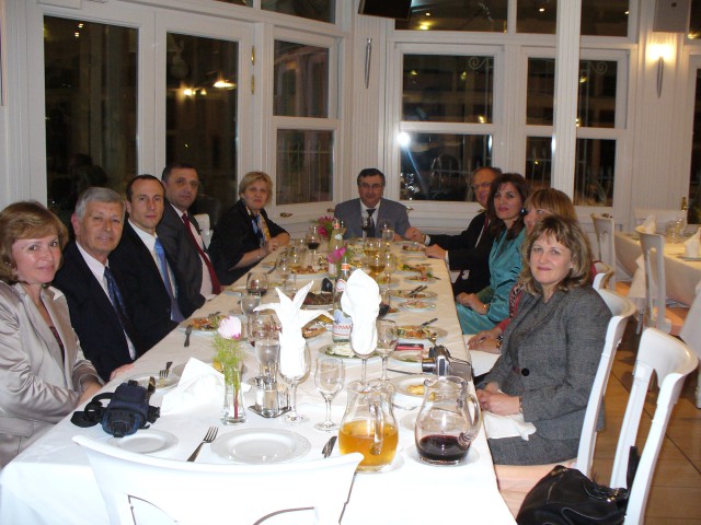 Poslovna večerja z direktorji in ministri...