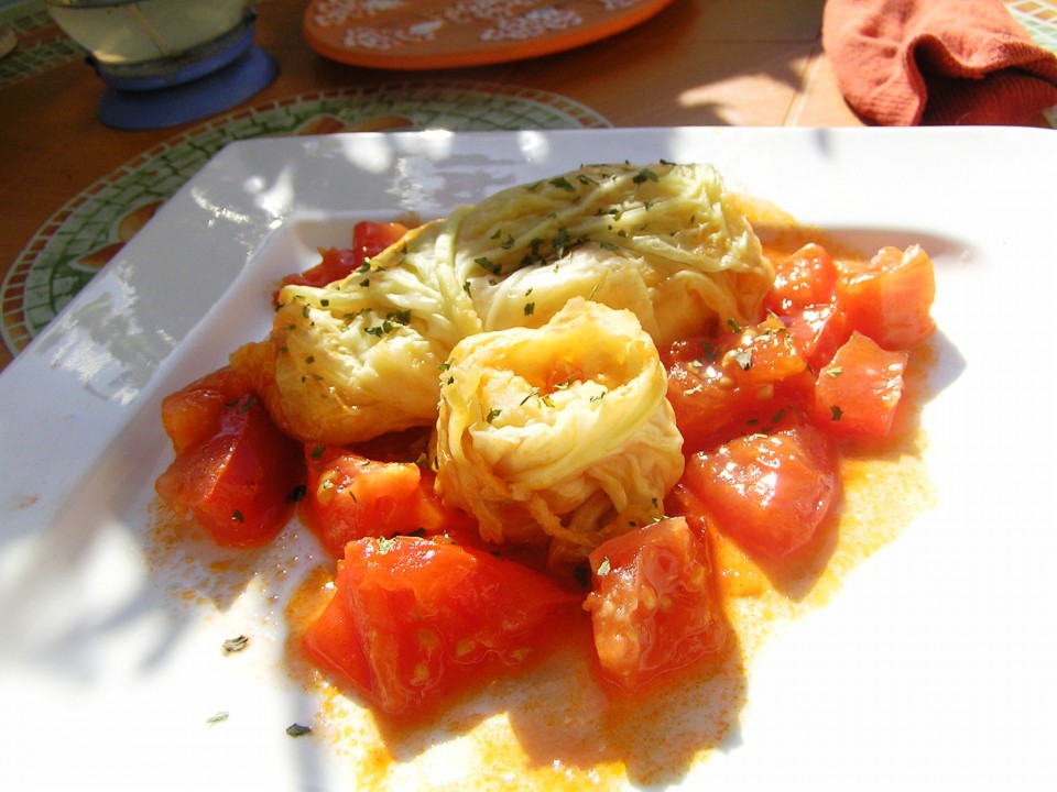 ohrovtovi zvitki s krompirjem in suhimi paradižniki