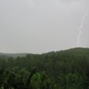 Med nevihto;
junij 2005
