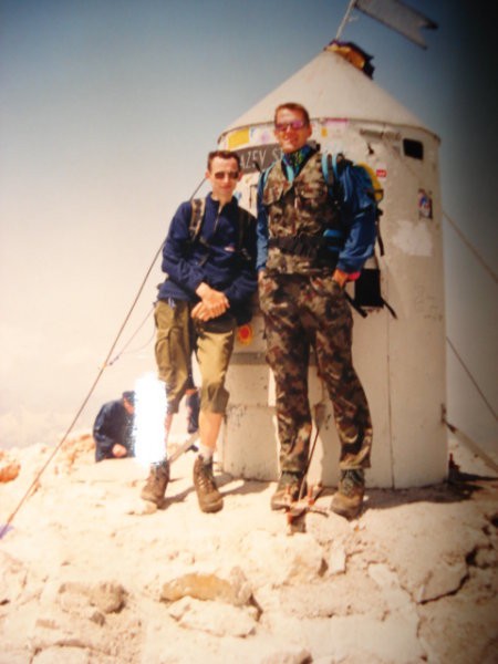 Z kolegom Rokom na vrhu TRIGLAVA 2864nad morjem. Datum ( 1in2.8.1998 )