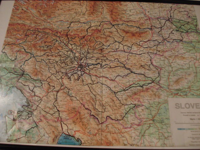 Tukaj vidimo zemljevid slovenije in sosednih držav po katerih sem vozil z kolesom . začel 