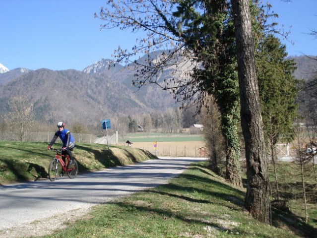 13.3.2007 Kranj-preddvor- (GOZD 926 nmv )-Tržič - ( JELENDOL  762 nmv. ) in še naprej prot