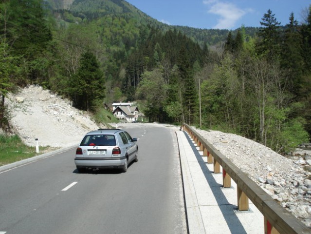 Tukaj se nahaj gostilna Kanonir ,SP.Jezersko !