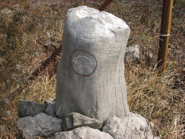 Oznake na kamnih